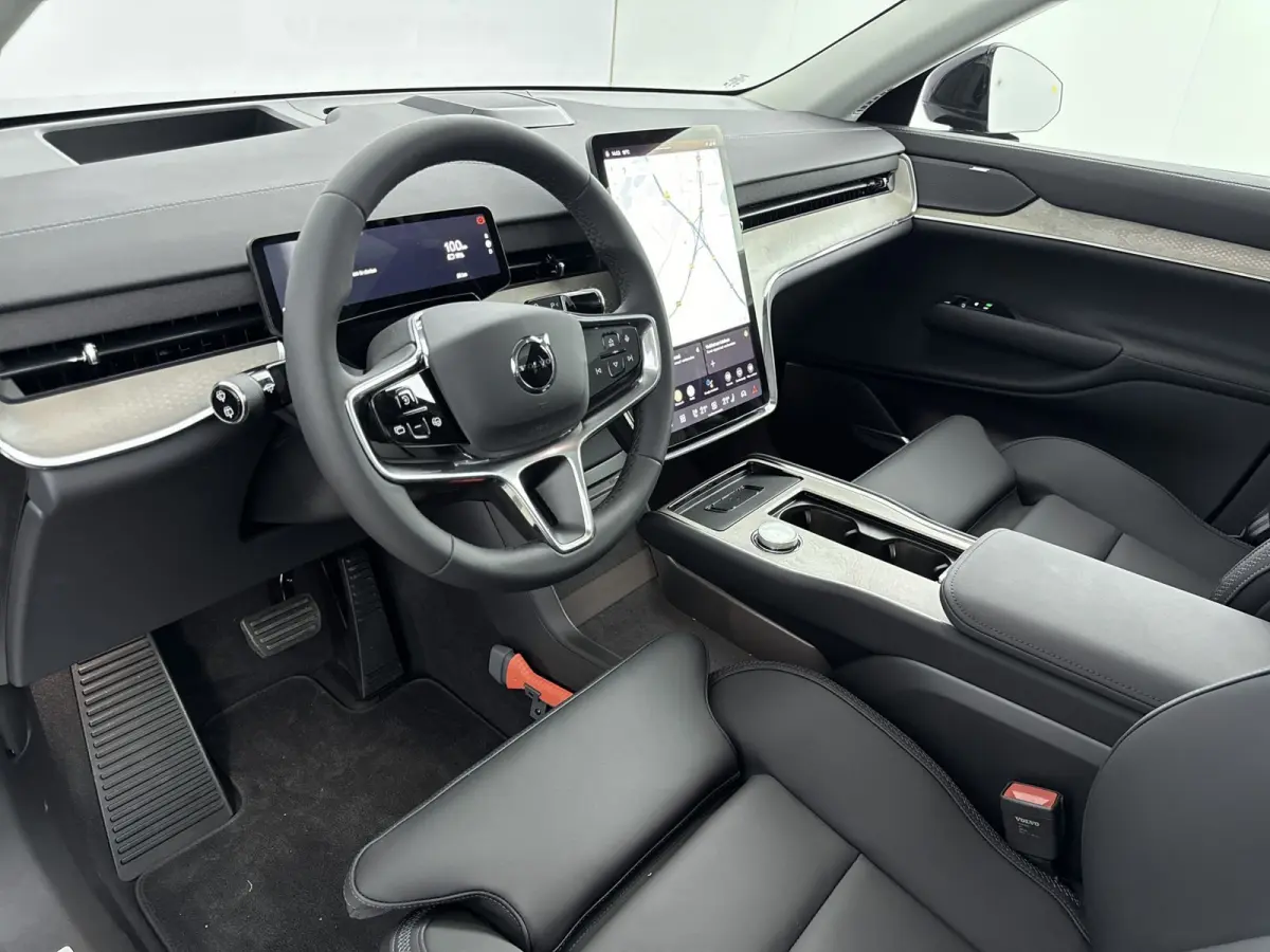 Ultra Twin Motor | Luchtvering | BLIS | 22 inch LM | PDC + Camera | Stoel + Stuurverwarming | Pilot Assist | Park Pilot Assist |