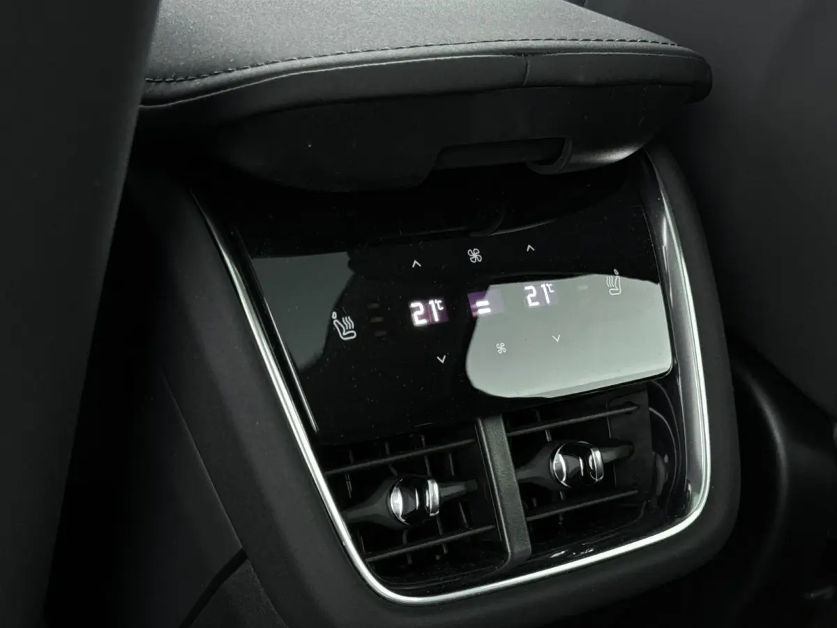 Ultra Twin Motor | Luchtvering | BLIS | 22 inch LM | PDC + Camera | Stoel + Stuurverwarming | Pilot Assist | Park Pilot Assist |