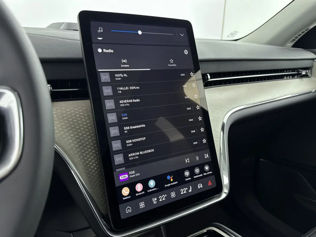 Ultra Twin Motor | Geventileerd Charcoal Interieur | Extra Getint Glas | All-season banden | Climate | Pack- Pilot Assist Pack
