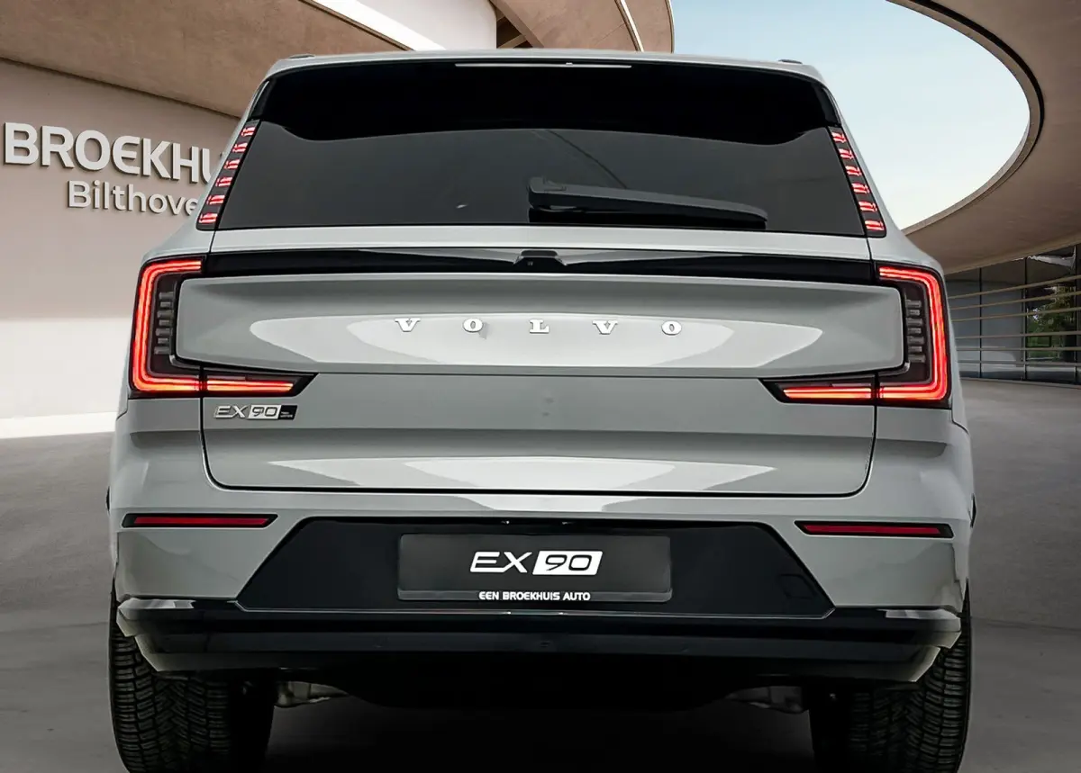 Ultra Twin Motor | Geventileerd Charcoal Interieur | Extra Getint Glas | All-season banden | Climate | Pack- Pilot Assist Pack