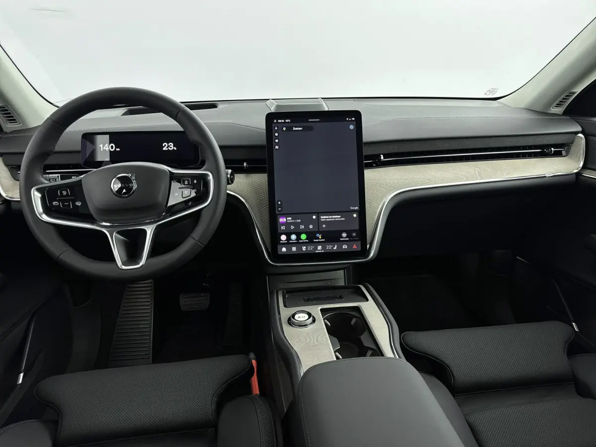 Ultra Twin Motor | Geventileerd Charcoal Interieur | Extra Getint Glas | All-season banden | Climate | Pack- Pilot Assist Pack