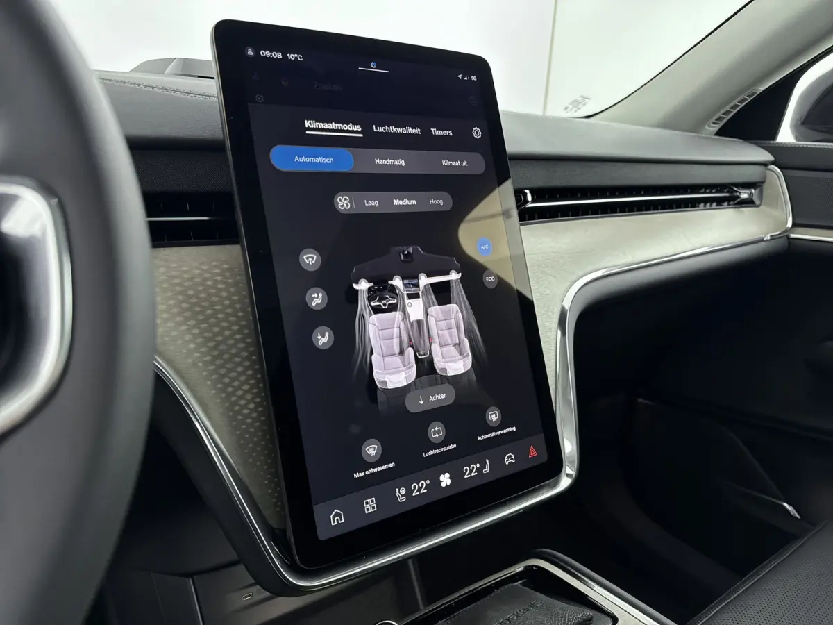 Ultra Twin Motor | Geventileerd Charcoal Interieur | Extra Getint Glas | All-season banden | Climate | Pack- Pilot Assist Pack