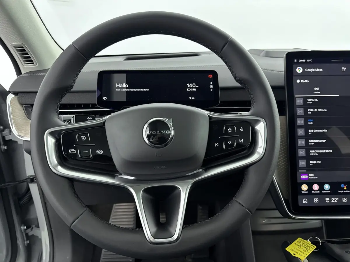 Ultra Twin Motor | Geventileerd Charcoal Interieur | Extra Getint Glas | All-season banden | Climate | Pack- Pilot Assist Pack