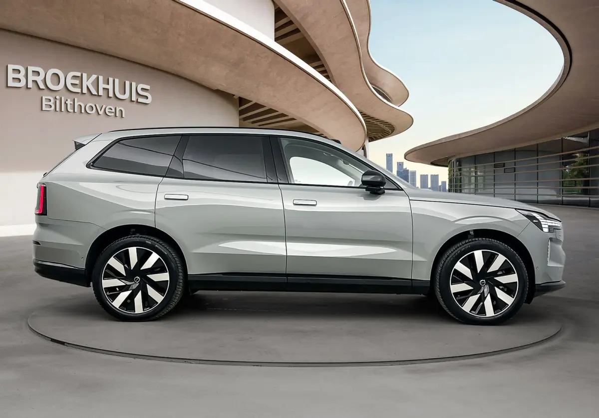 Ultra Twin Motor | Geventileerd Charcoal Interieur | Extra Getint Glas | All-season banden | Climate | Pack- Pilot Assist Pack