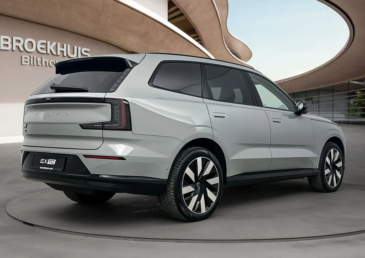 Ultra Twin Motor | Geventileerd Charcoal Interieur | Extra Getint Glas | All-season banden | Climate | Pack- Pilot Assist Pack
