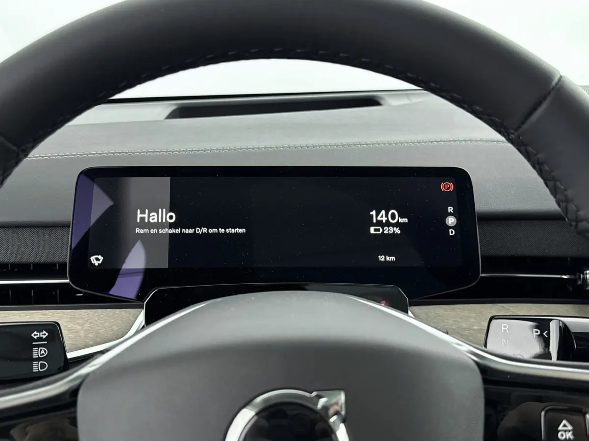 Ultra Twin Motor | Geventileerd Charcoal Interieur | Extra Getint Glas | All-season banden | Climate | Pack- Pilot Assist Pack