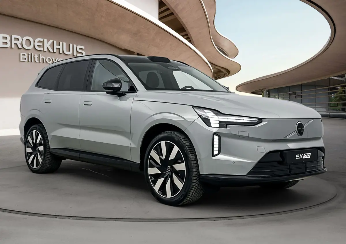 Ultra Twin Motor | Geventileerd Charcoal Interieur | Extra Getint Glas | All-season banden | Climate | Pack- Pilot Assist Pack
