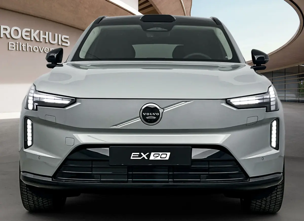 Ultra Twin Motor | Geventileerd Charcoal Interieur | Extra Getint Glas | All-season banden | Climate | Pack- Pilot Assist Pack