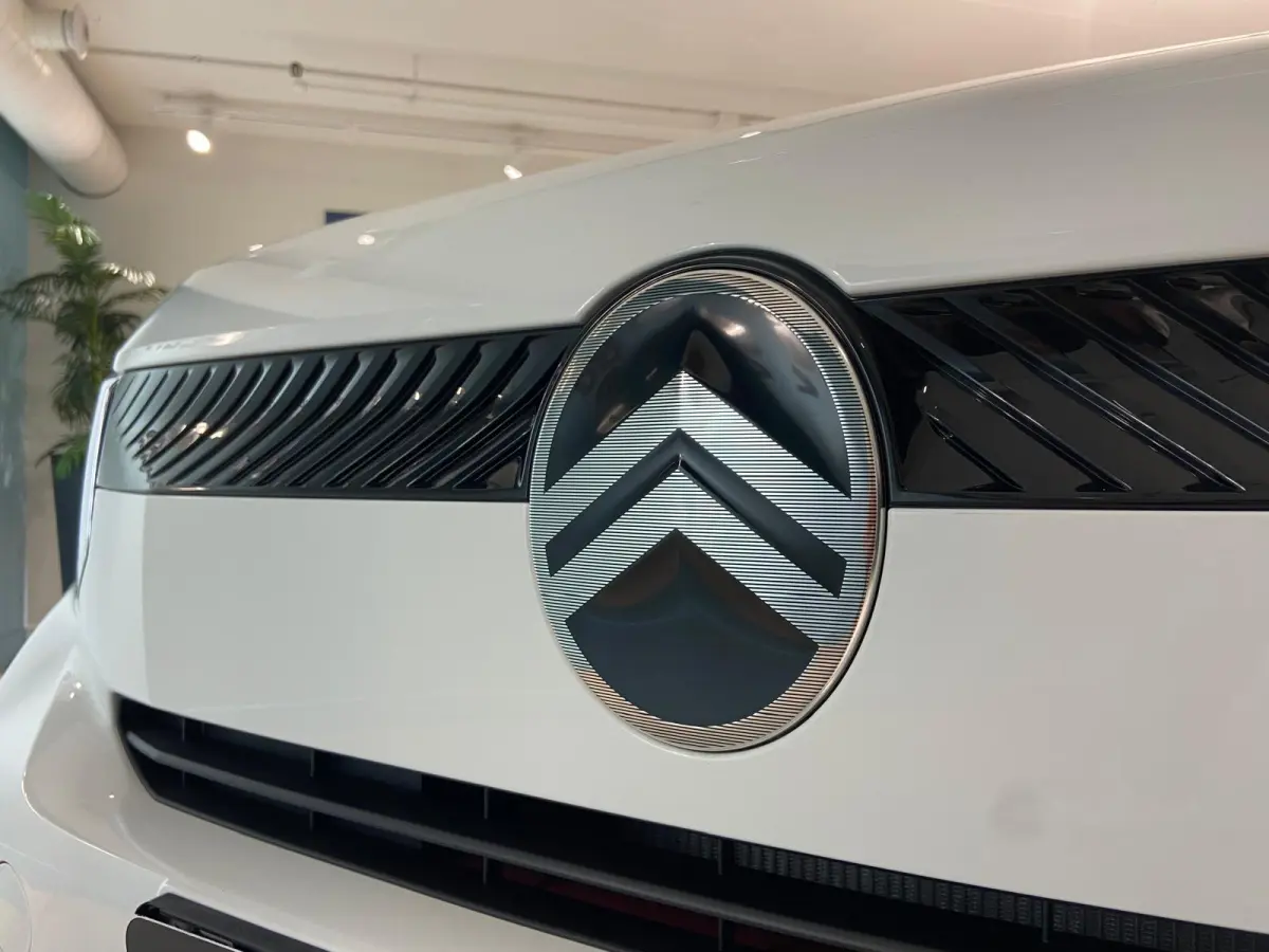 You 113pk 44 kWh Zeer zuinig l Airco | Cruise Control | Smartphone Integratie | Direct uit Voorraad Leverbaar!