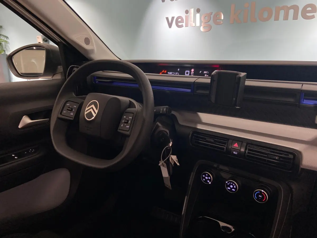 You 113pk 44 kWh Zeer zuinig l Airco | Cruise Control | Smartphone Integratie | Direct uit Voorraad Leverbaar!
