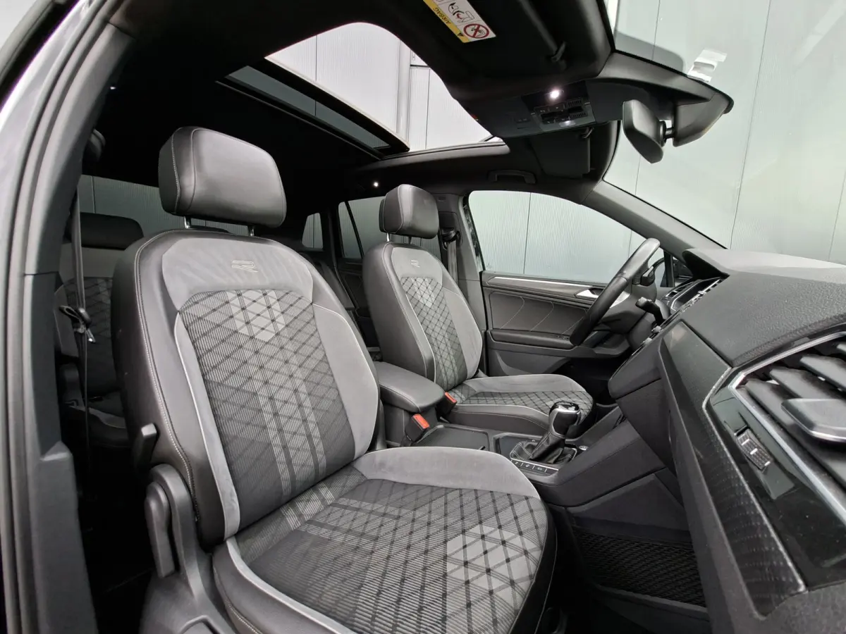 1.5 TSI R-Line Blackstyle * Panoramadak * Stoel/stuurverwarming * Navigatiesysteem
