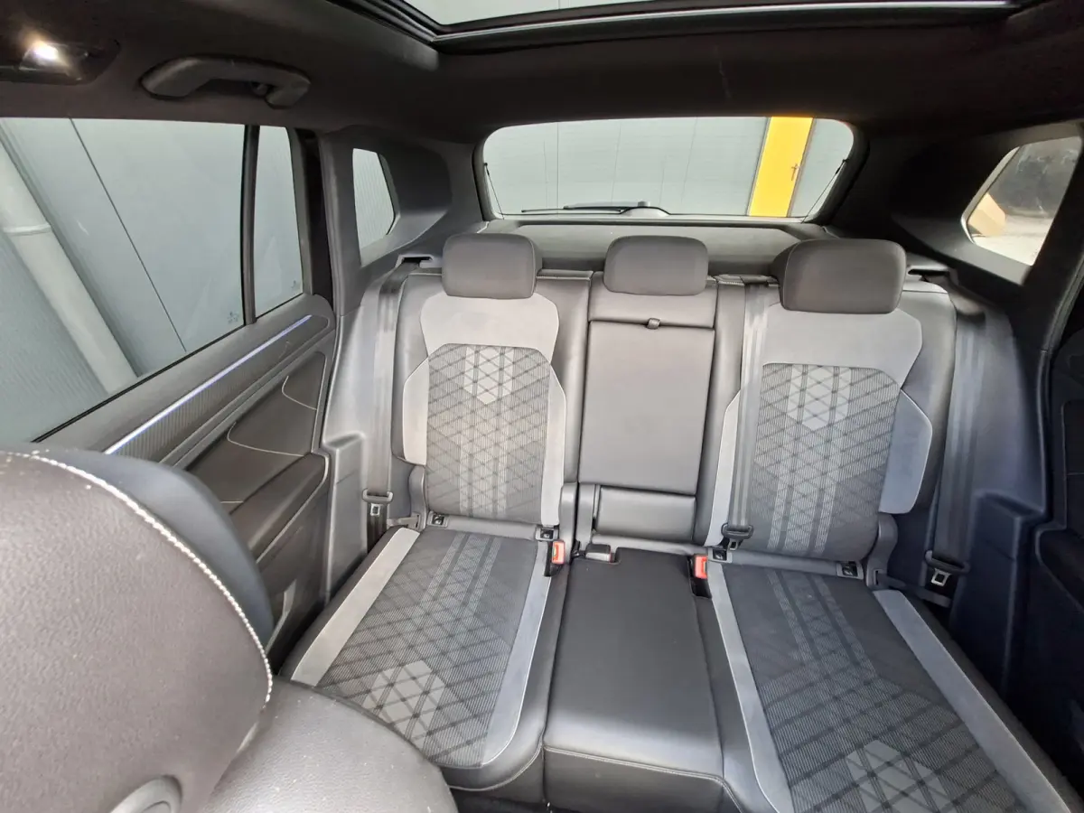 1.5 TSI R-Line Blackstyle * Panoramadak * Stoel/stuurverwarming * Navigatiesysteem