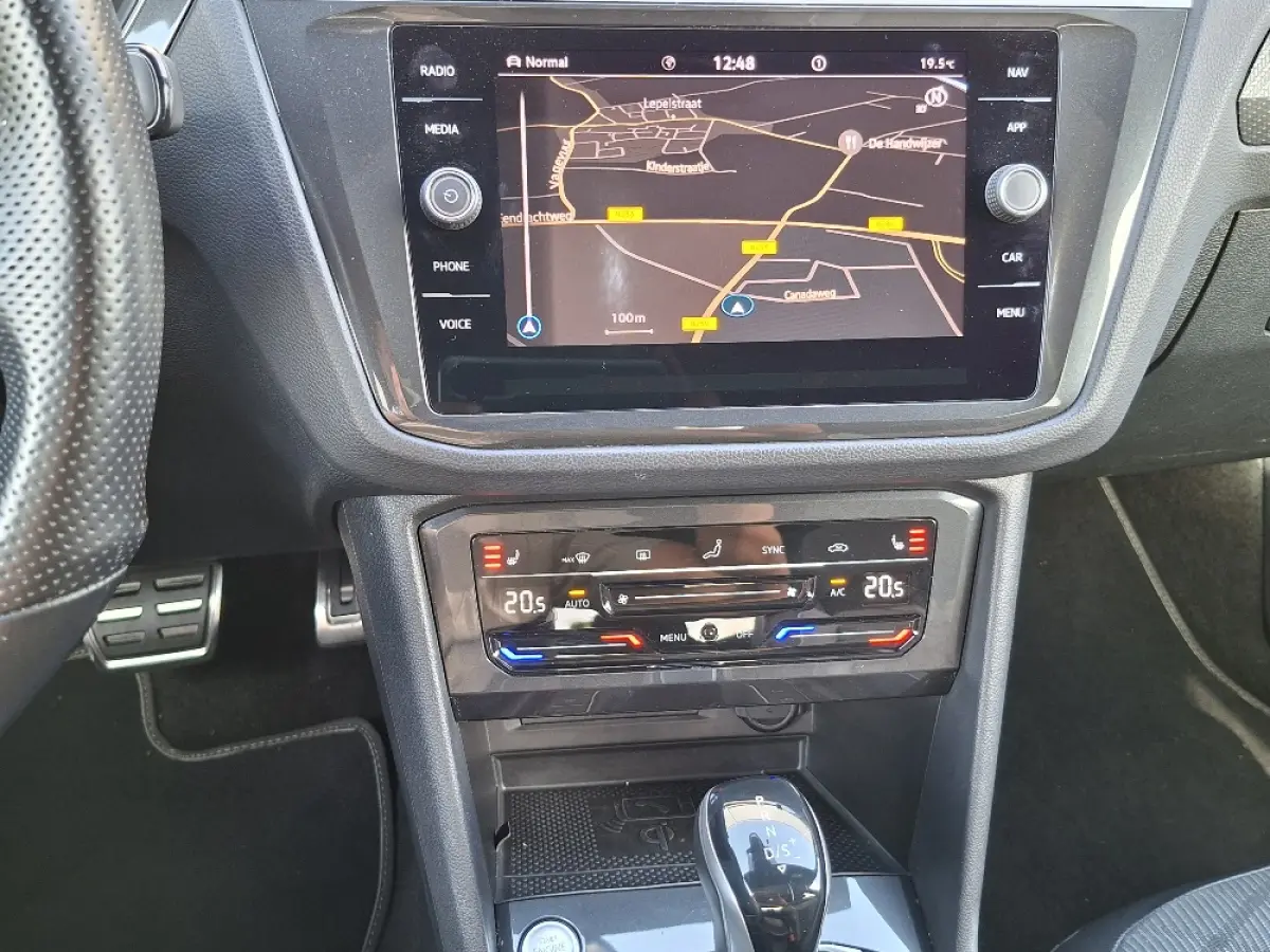 1.5 TSI R-Line Blackstyle * Panoramadak * Stoel/stuurverwarming * Navigatiesysteem