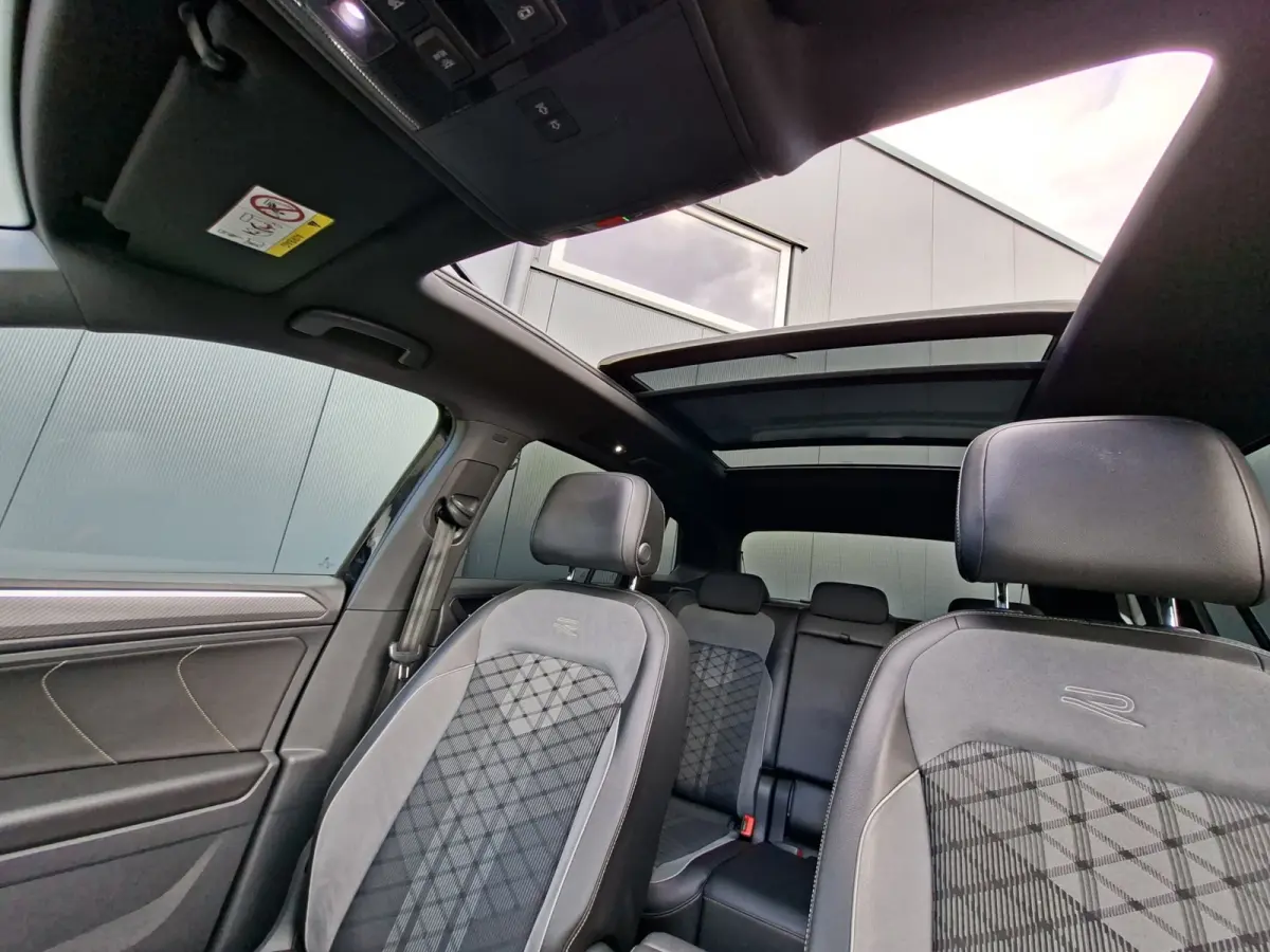 1.5 TSI R-Line Blackstyle * Panoramadak * Stoel/stuurverwarming * Navigatiesysteem