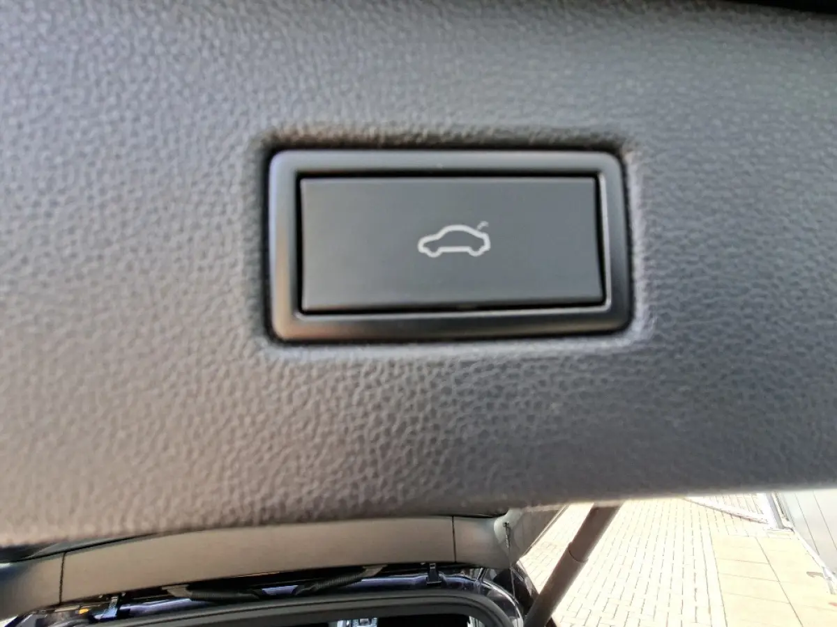 1.5 TSI R-Line Blackstyle * Panoramadak * Stoel/stuurverwarming * Navigatiesysteem