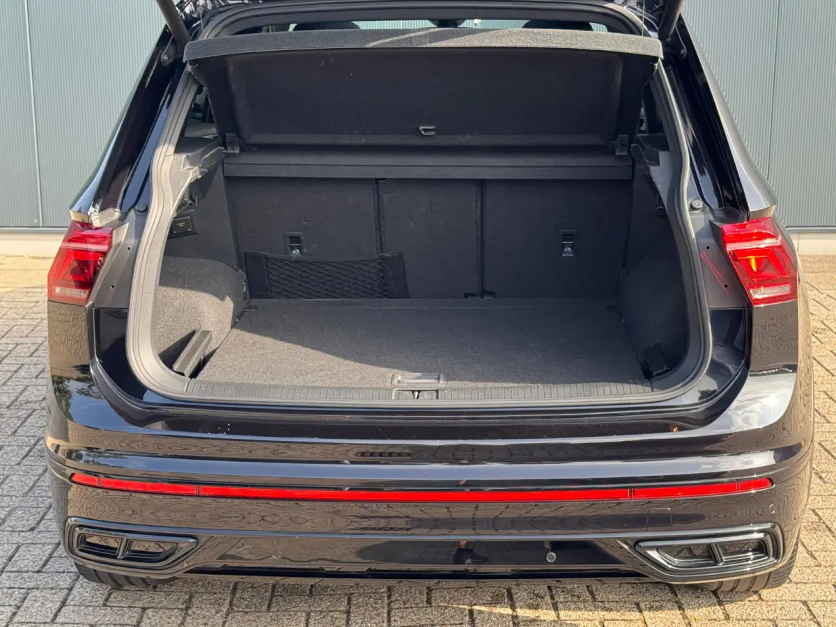 1.5 TSI R-Line Blackstyle * Panoramadak * Stoel/stuurverwarming * Navigatiesysteem