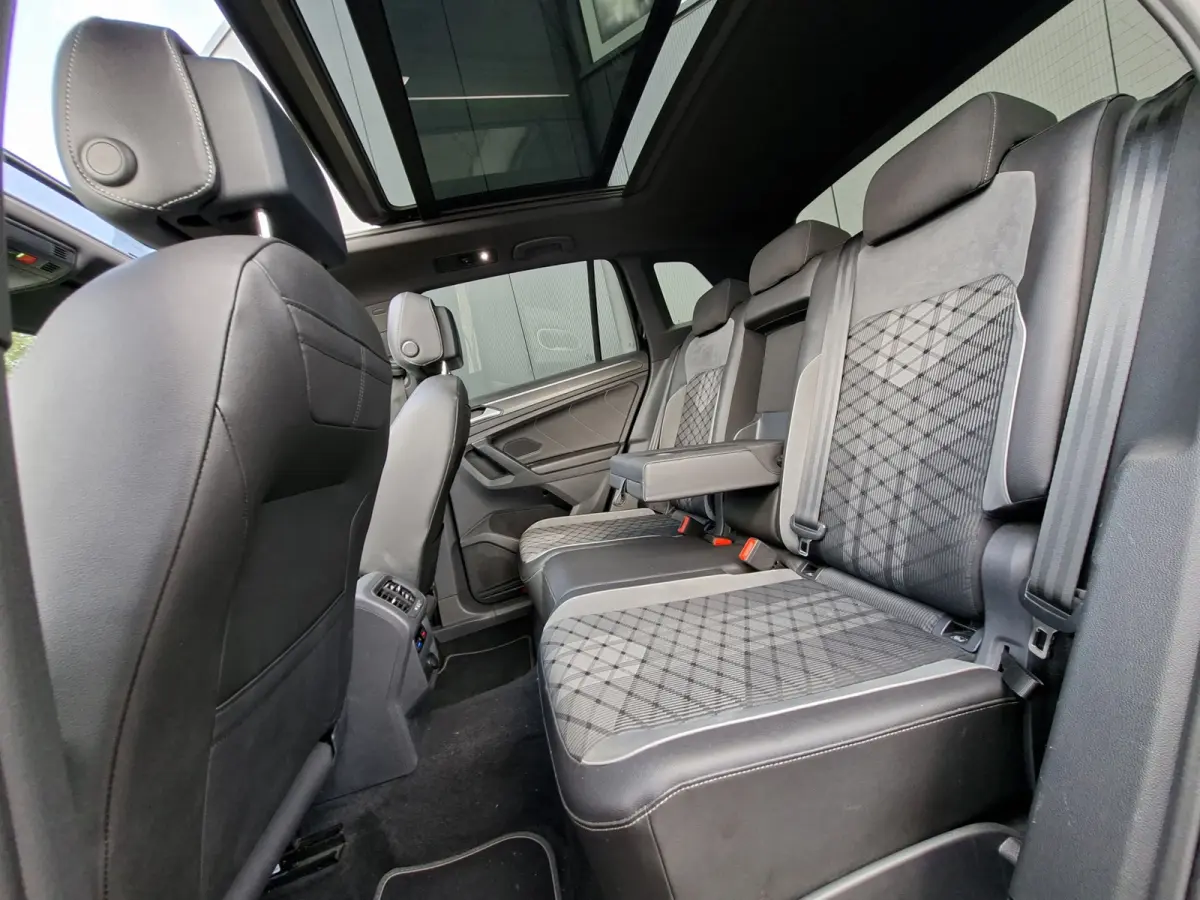 1.5 TSI R-Line Blackstyle * Panoramadak * Stoel/stuurverwarming * Navigatiesysteem