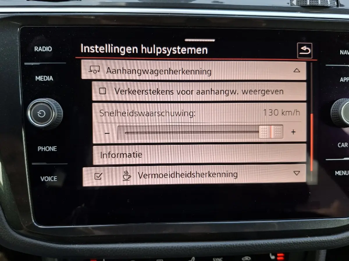 1.5 TSI R-Line Blackstyle * Panoramadak * Stoel/stuurverwarming * Navigatiesysteem