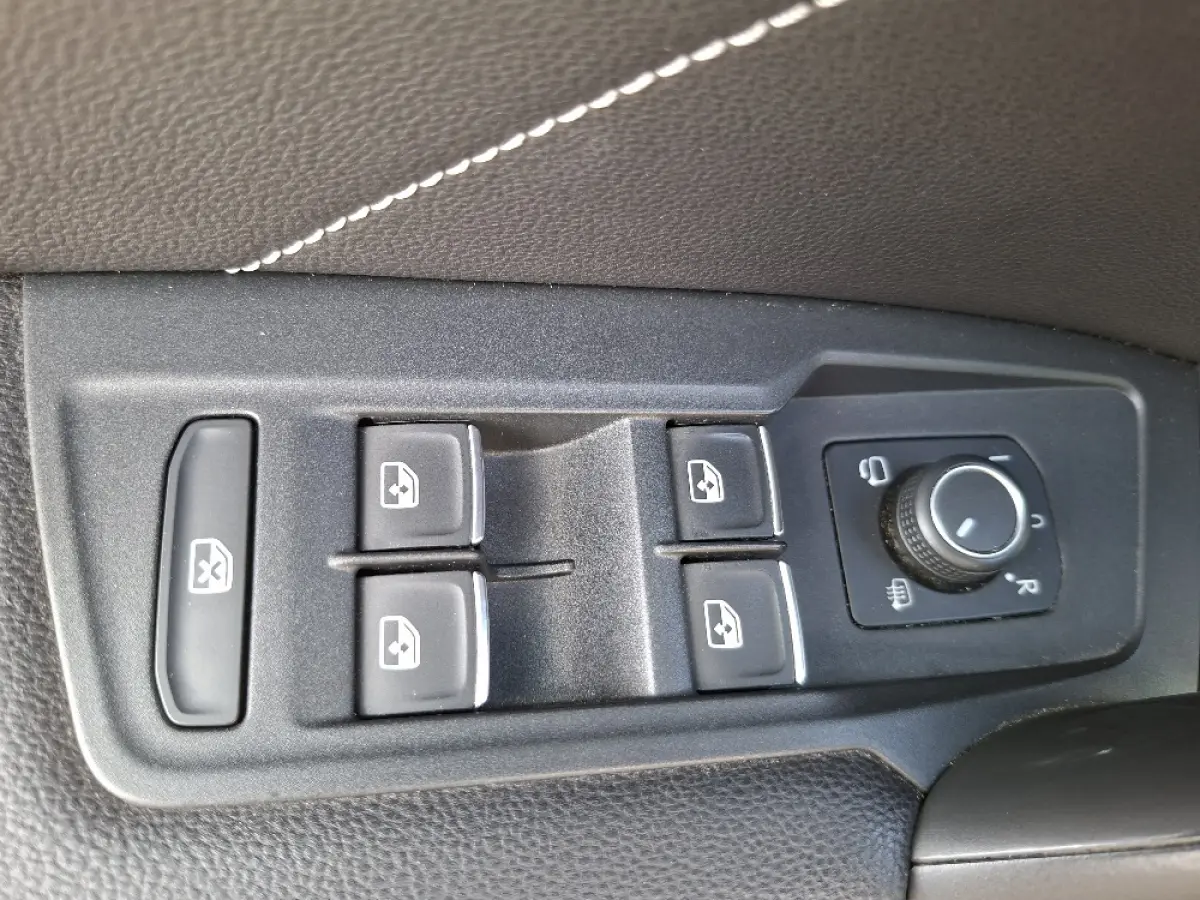 1.5 TSI R-Line Blackstyle * Panoramadak * Stoel/stuurverwarming * Navigatiesysteem