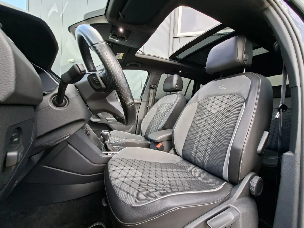 1.5 TSI R-Line Blackstyle * Panoramadak * Stoel/stuurverwarming * Navigatiesysteem