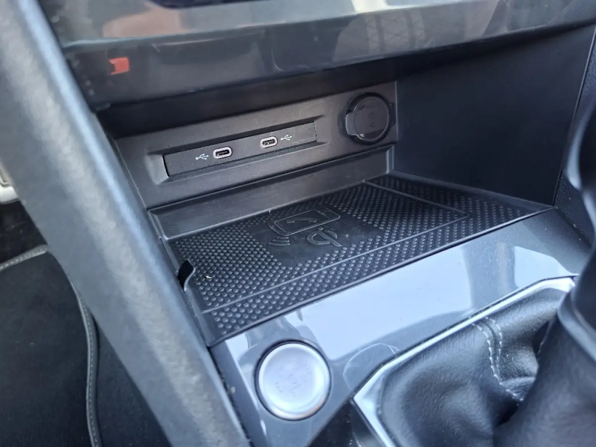 1.5 TSI R-Line Blackstyle * Panoramadak * Stoel/stuurverwarming * Navigatiesysteem