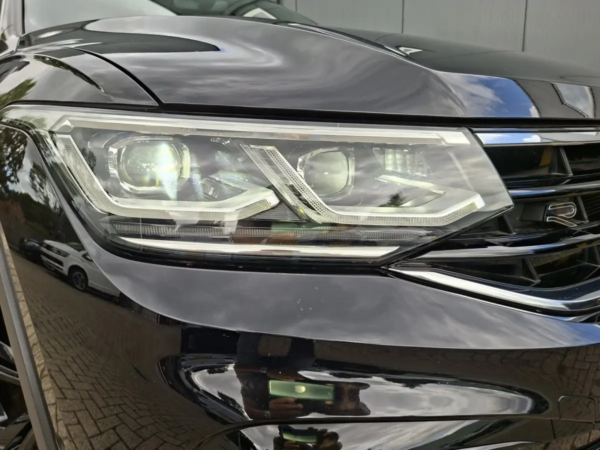 1.5 TSI R-Line Blackstyle * Panoramadak * Stoel/stuurverwarming * Navigatiesysteem