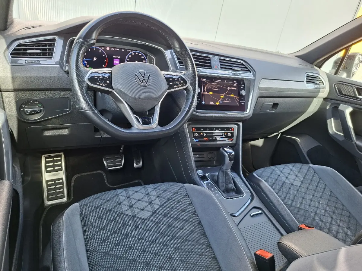 1.5 TSI R-Line Blackstyle * Panoramadak * Stoel/stuurverwarming * Navigatiesysteem