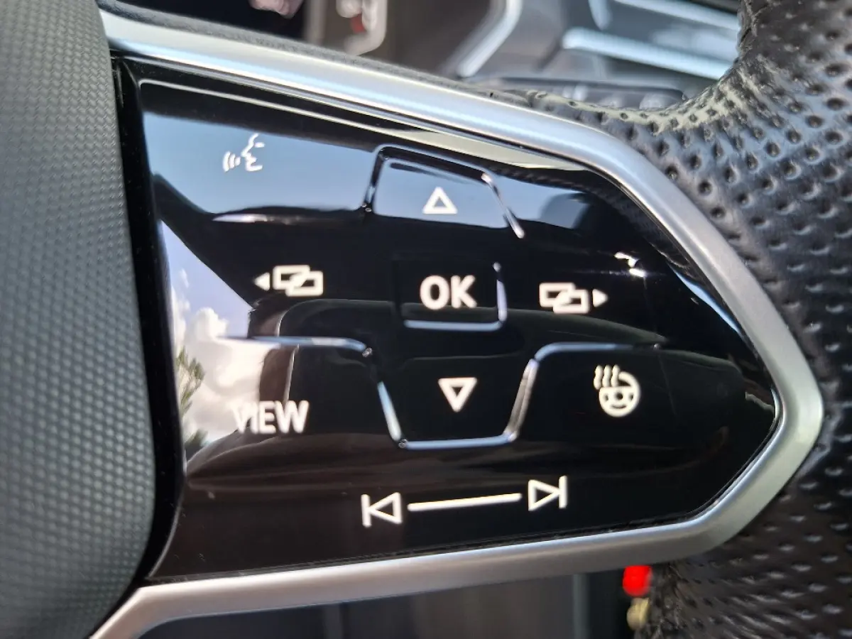 1.5 TSI R-Line Blackstyle * Panoramadak * Stoel/stuurverwarming * Navigatiesysteem