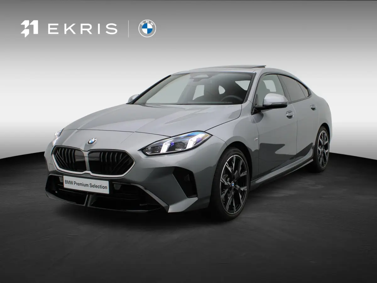 220 M Sportpakket | Premium Pack | Stuurwielrand Verwarmd | Comfort Access | Achteruitrijcamera | Panoramadak | Driving Assistant Plus | Harman Kardon | 19''