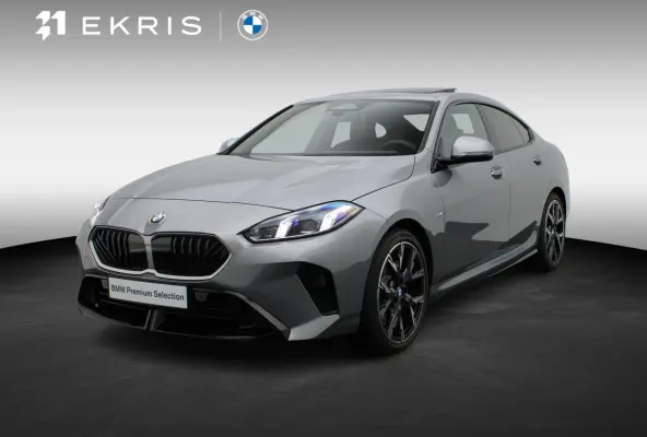 220 M Sportpakket | Premium Pack | Stuurwielrand Verwarmd | Comfort Access | Achteruitrijcamera | Panoramadak | Driving Assistant Plus | Harman Kardon | 19''