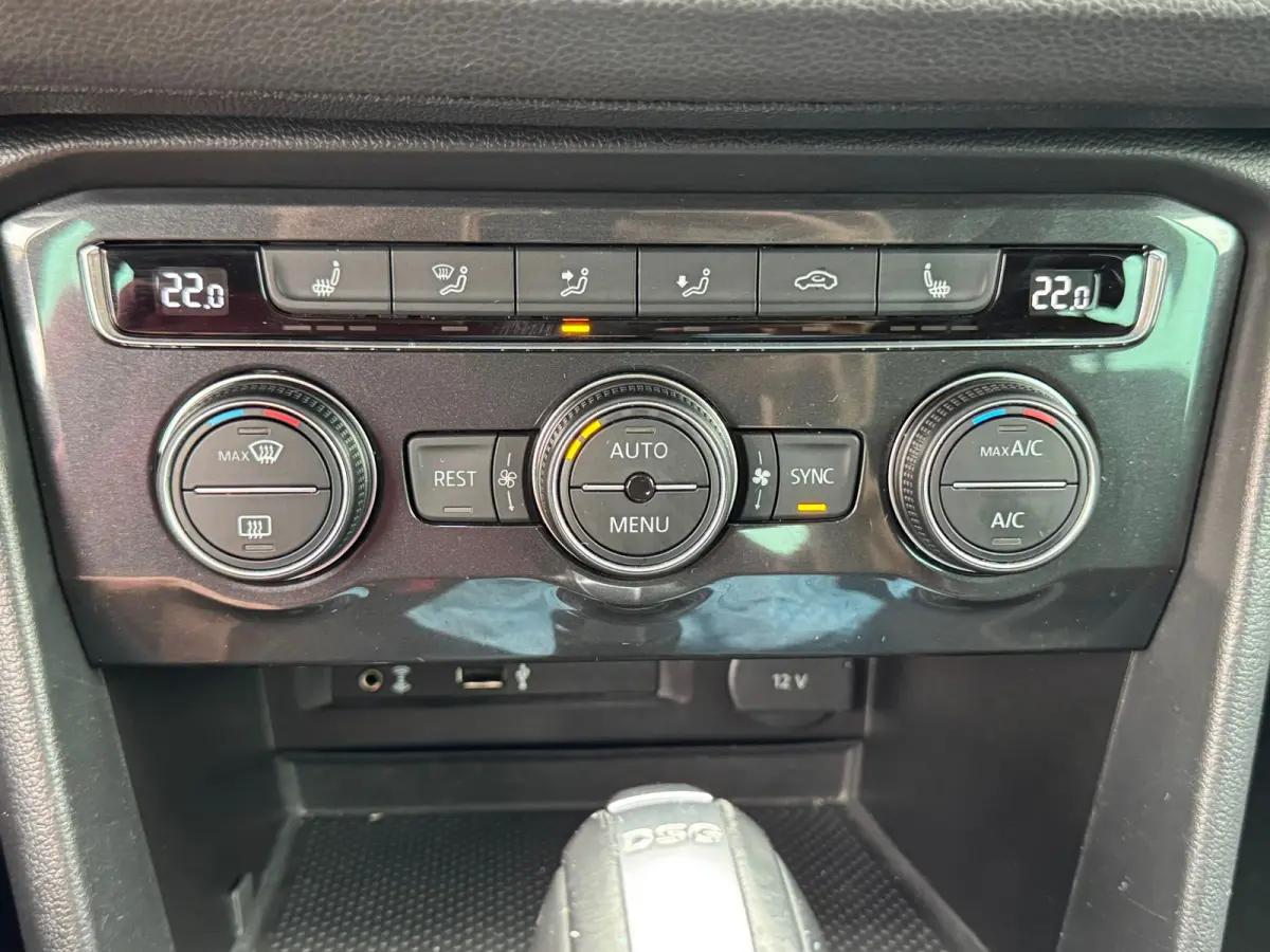 1.4 TSI Automaat R-Line * Led Plus * Parkeeramera * Stoelverwarming * Adaptieve Cruise Control *