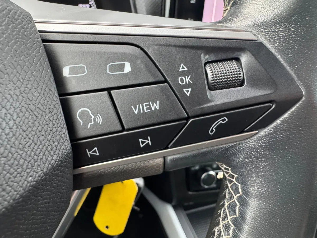 1.0 TSI 110pk Style * AUTOMAAT* Navigatiesysteem* Parkeercamera * Alcantara *