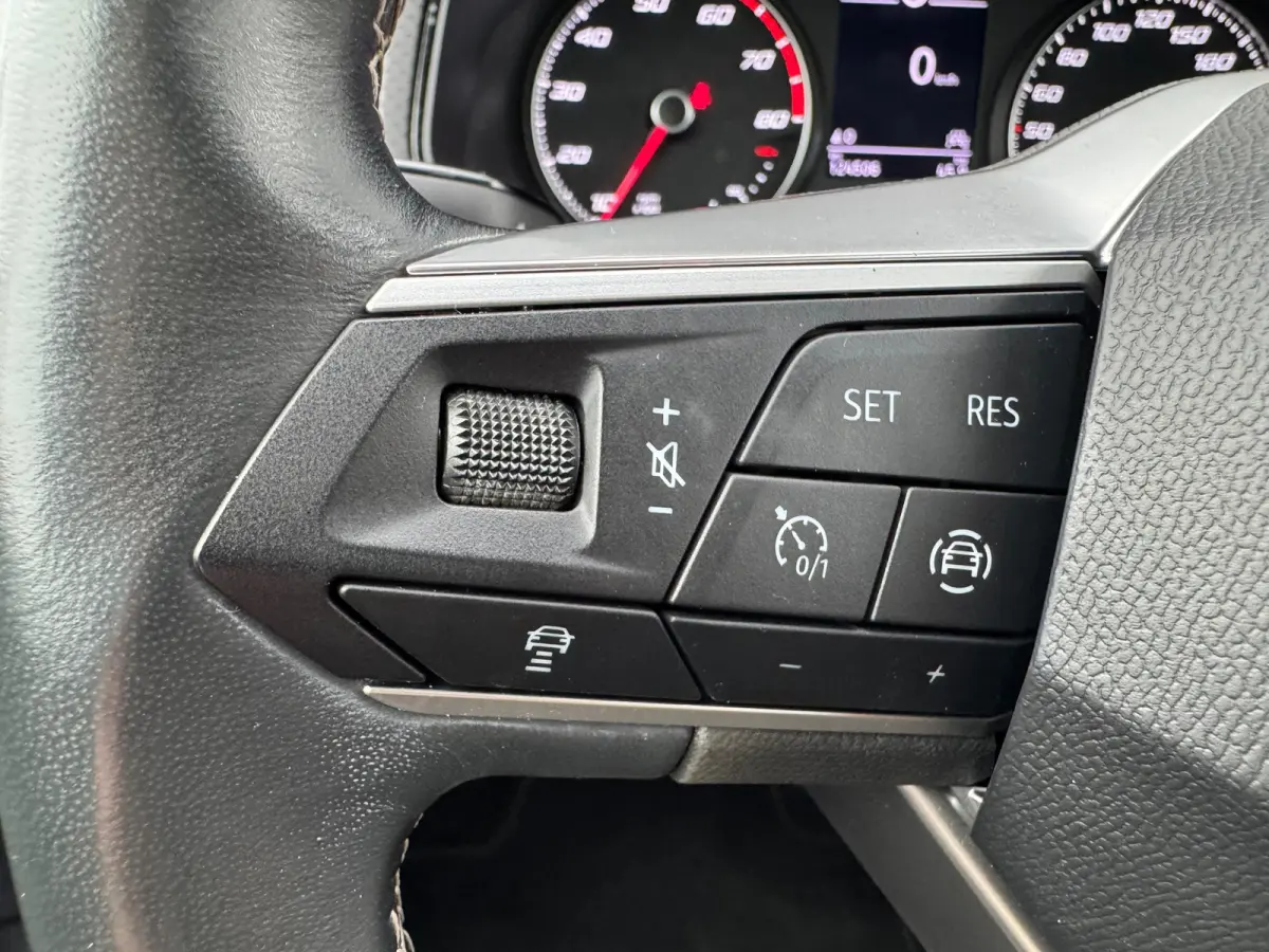 1.0 TSI 110pk Style * AUTOMAAT* Navigatiesysteem* Parkeercamera * Alcantara *