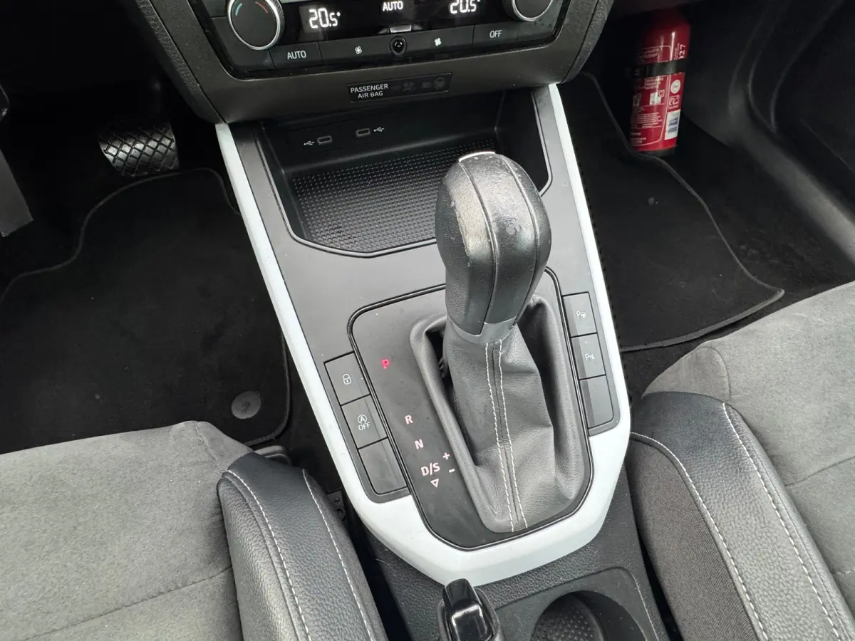 1.0 TSI 110pk Style * AUTOMAAT* Navigatiesysteem* Parkeercamera * Alcantara *