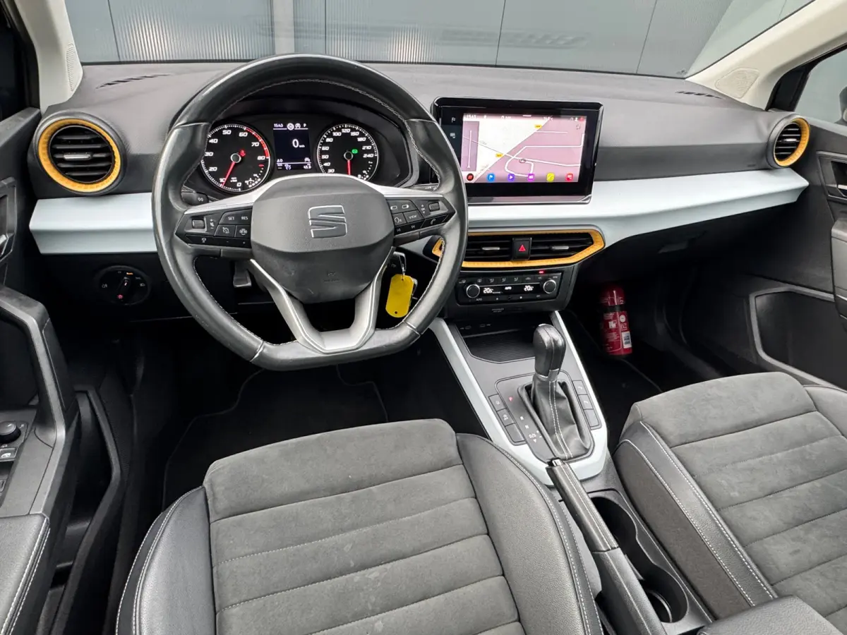 1.0 TSI 110pk Style * AUTOMAAT* Navigatiesysteem* Parkeercamera * Alcantara *