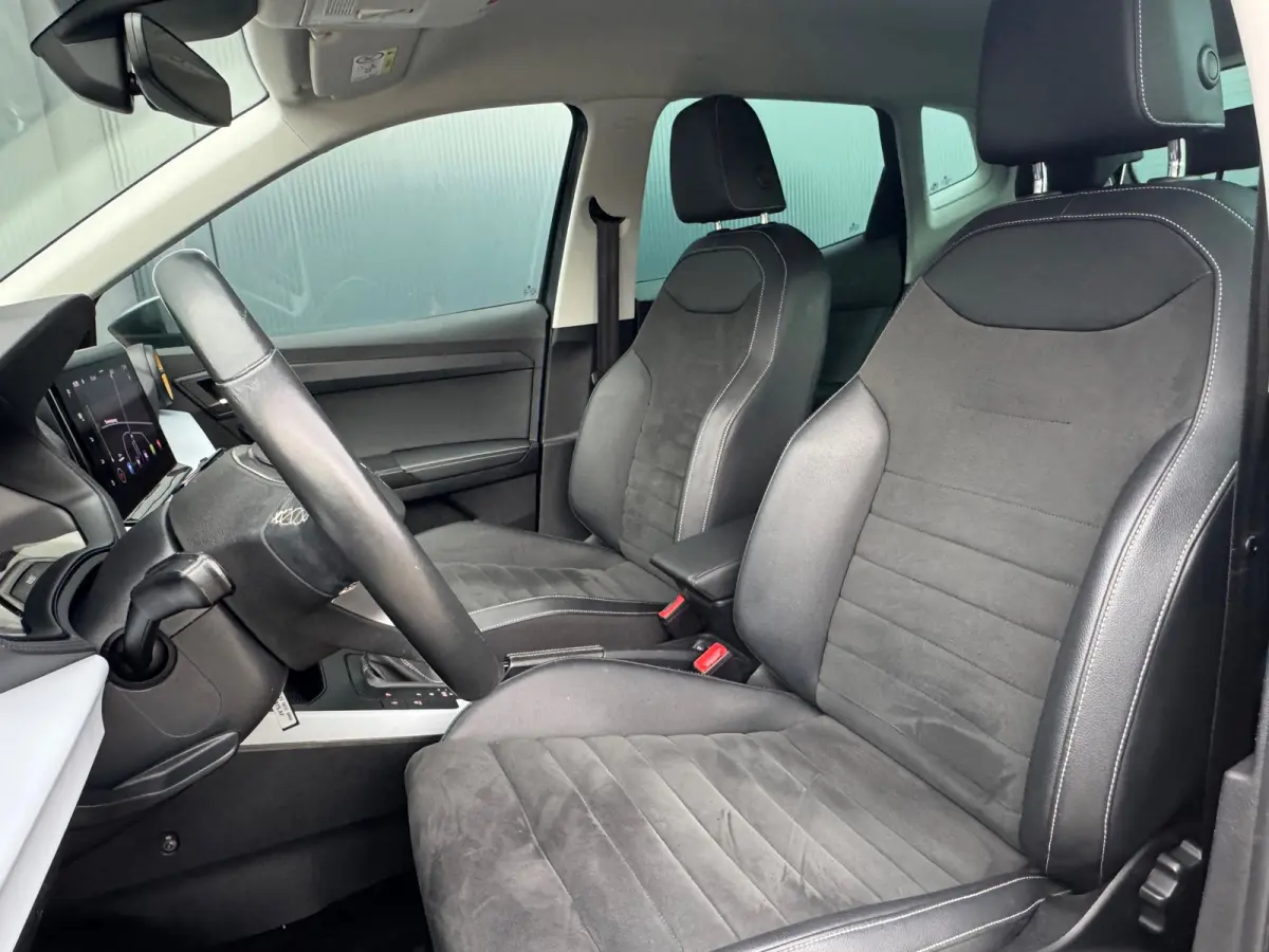 1.0 TSI 110pk Style * AUTOMAAT* Navigatiesysteem* Parkeercamera * Alcantara *