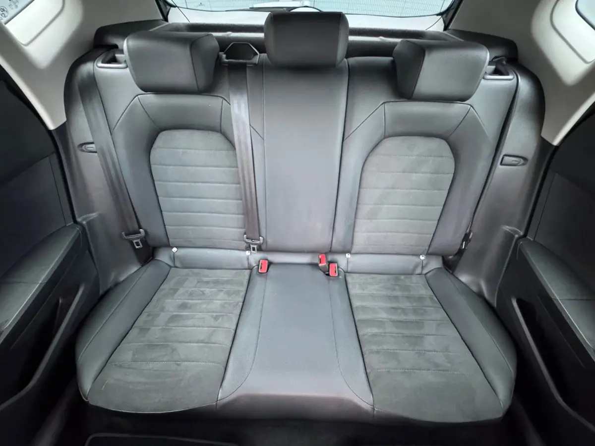 1.0 TSI 110pk Style * AUTOMAAT* Navigatiesysteem* Parkeercamera * Alcantara *