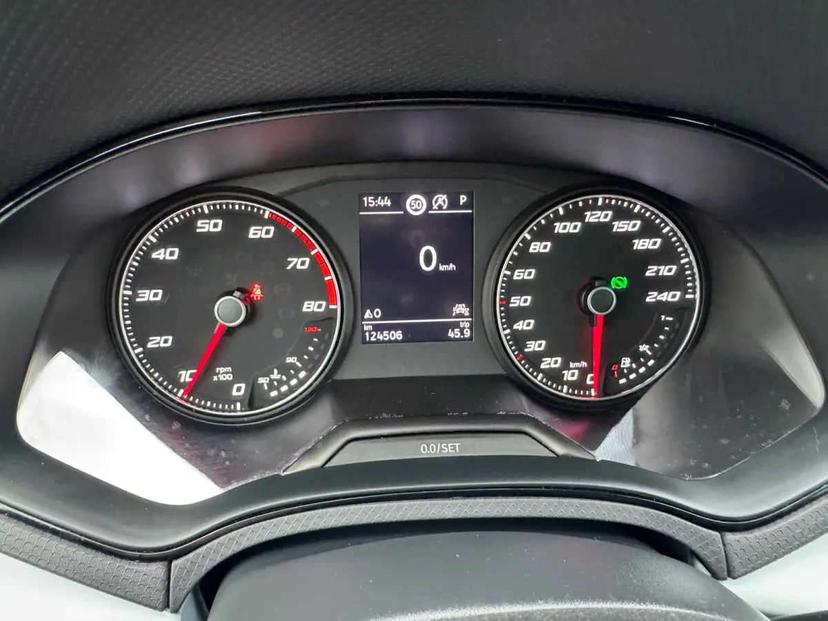 1.0 TSI 110pk Style * AUTOMAAT* Navigatiesysteem* Parkeercamera * Alcantara *