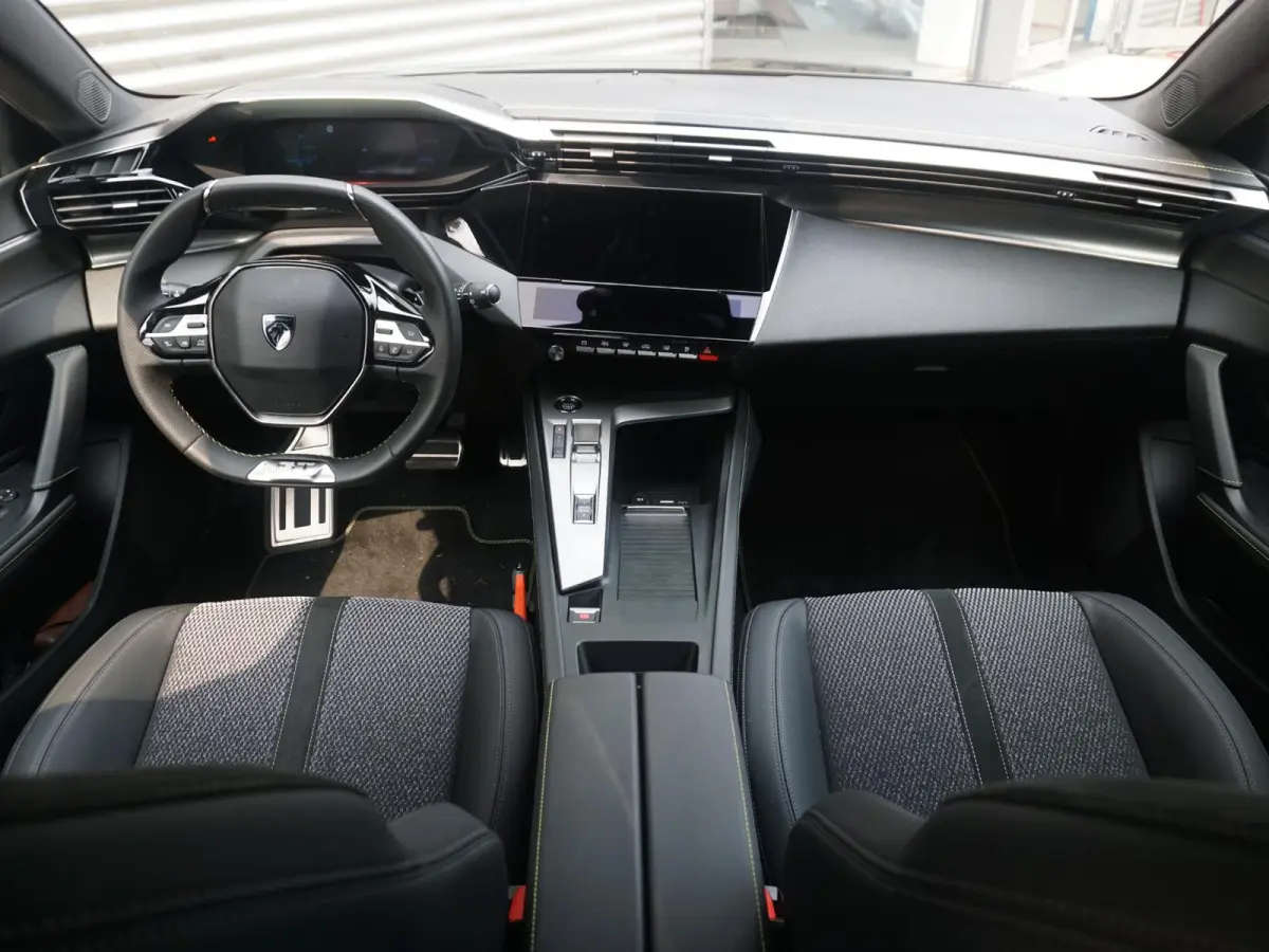 1.6 Plug-in Hybrid 225 GT