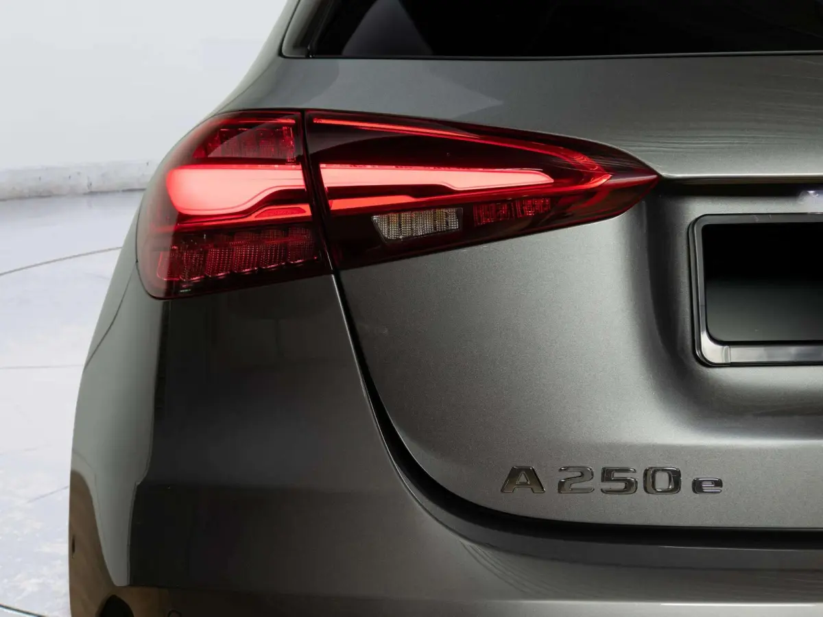 Hatchback 250 e Business Solution AMG Panorama dak