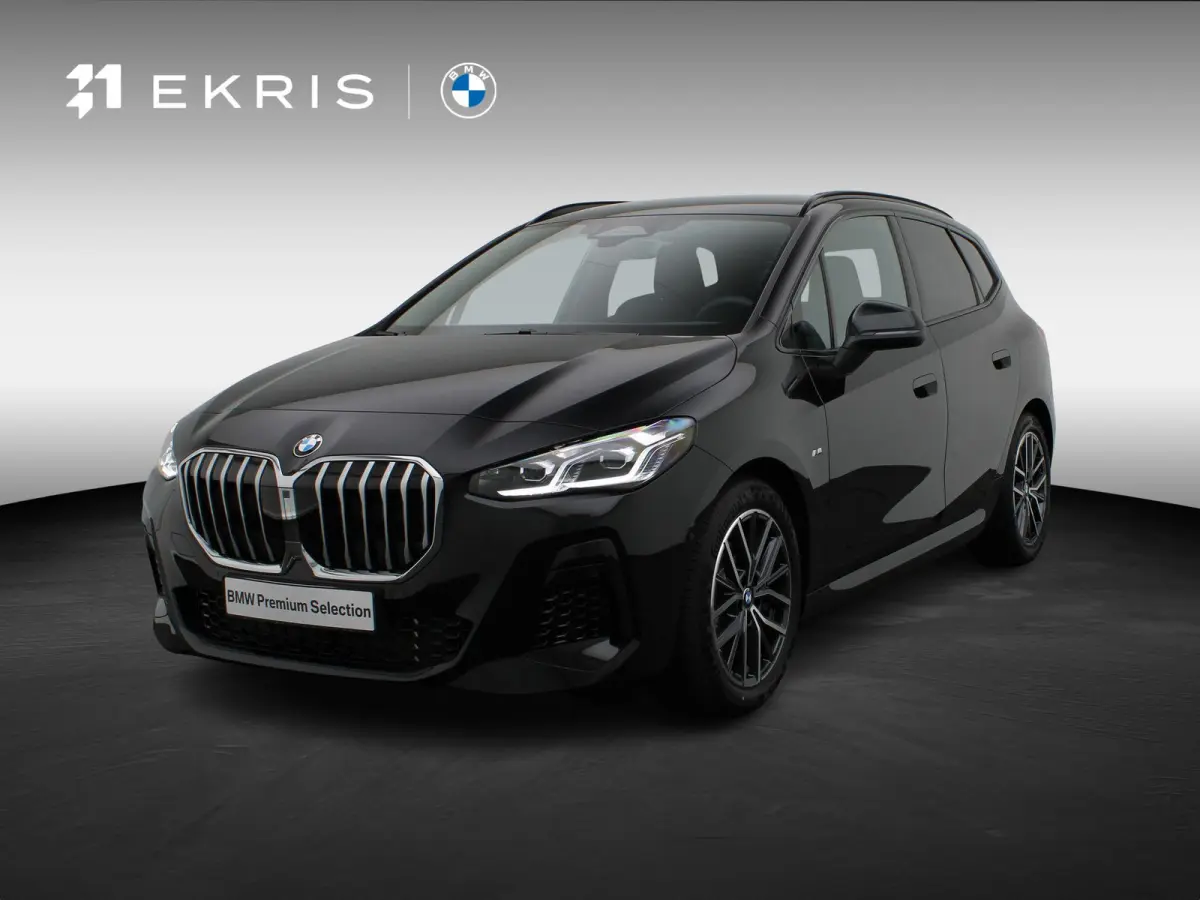 218i M Sportpakket | Premium Pack | Stuurwielrand Verwarmd | Trekhaak | 	Driving Assistant | Parking Assistant | 18''