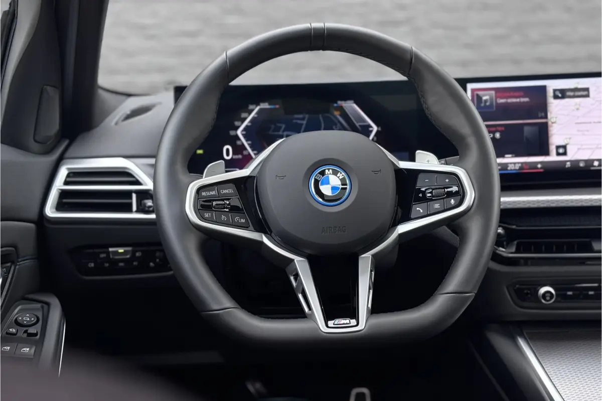 330e M-Sport | 19,5 kWh Accu | Panodak | Head-Up | Memory | Trekhaak | 360° Camera | Fabrieksgarantie