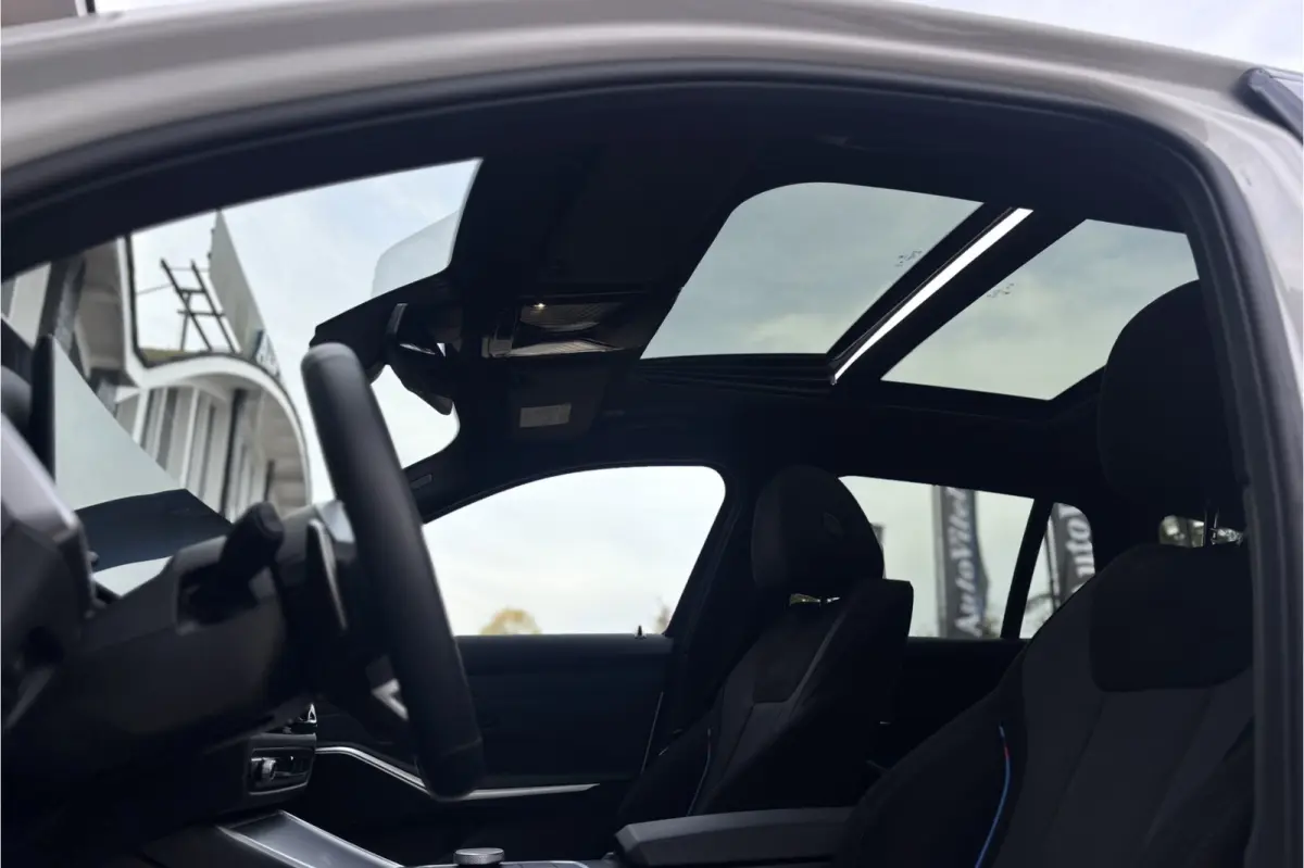 330e M-Sport | 19,5 kWh Accu | Panodak | Head-Up | Memory | Trekhaak | 360° Camera | Fabrieksgarantie
