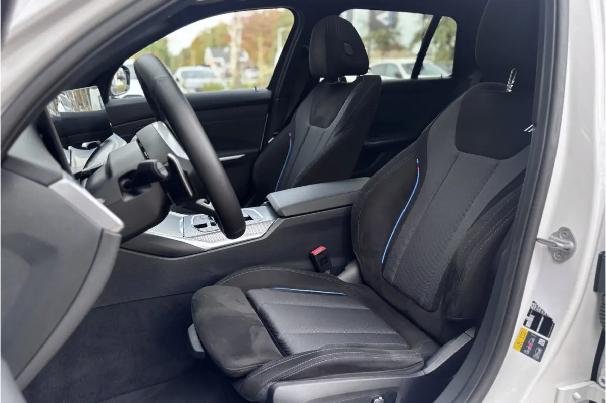 330e M-Sport | 19,5 kWh Accu | Panodak | Head-Up | Memory | Trekhaak | 360° Camera | Fabrieksgarantie