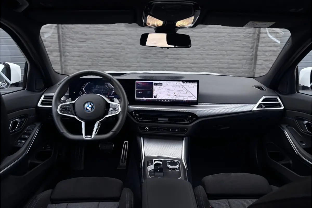 330e M-Sport | 19,5 kWh Accu | Panodak | Head-Up | Memory | Trekhaak | 360° Camera | Fabrieksgarantie