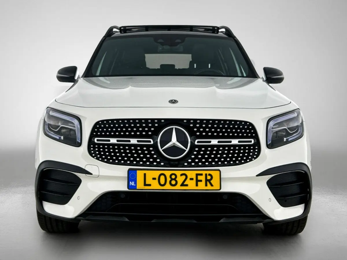 180 Business Solution AMG | PANORAMADAK | WIDESCREEN COCKPIT | ELEKTRISCHE ACHTERKLEP | ACHTERUITRIJCAMERA | SFEERVERLICHTING | STOELVERWARMING | ELEKTRISCHE VOORSTOELEN MET GEHEUGEN | SPORT