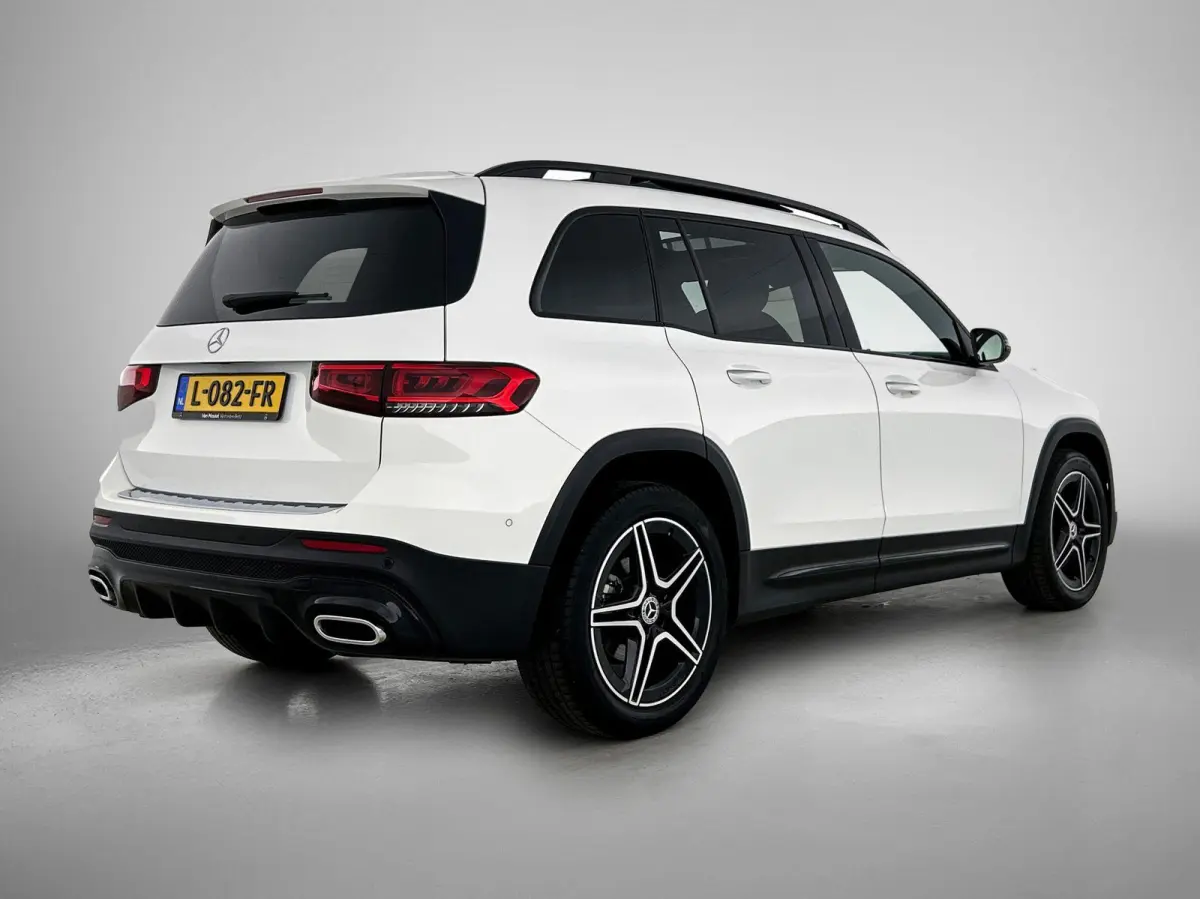 180 Business Solution AMG | PANORAMADAK | WIDESCREEN COCKPIT | ELEKTRISCHE ACHTERKLEP | ACHTERUITRIJCAMERA | SFEERVERLICHTING | STOELVERWARMING | ELEKTRISCHE VOORSTOELEN MET GEHEUGEN | SPORT