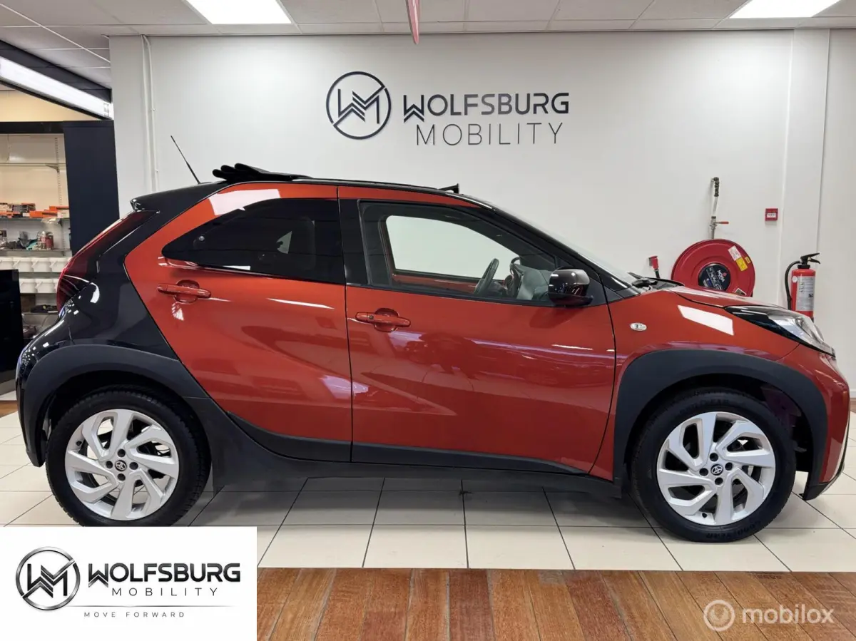 1.0 VVT-i MT Play Cabrio | Line Assist| Climate & Cruise Control | NAV.