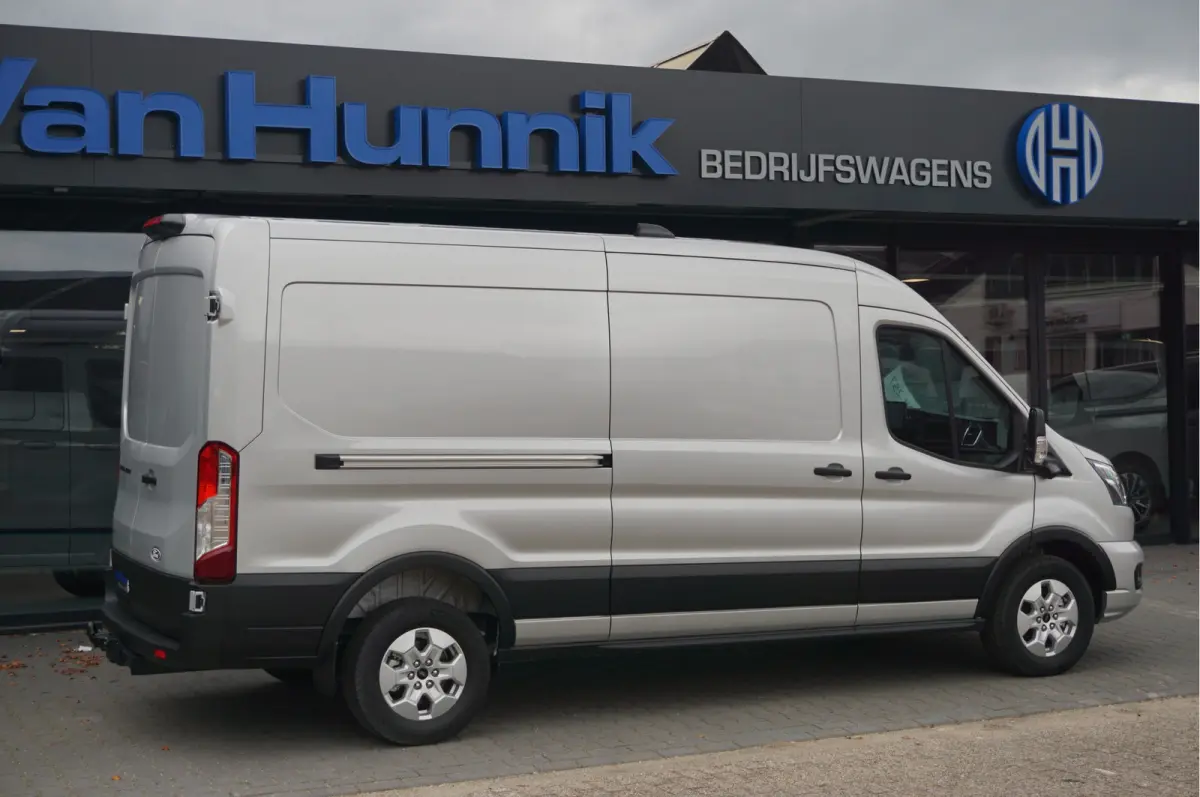 350L L3H2 Limited AUT-10 RWD 165PK BPM VRIJ 3.5T Trekhaak, Navi, Adap. Cruise, 360° Cam!! NR. A207