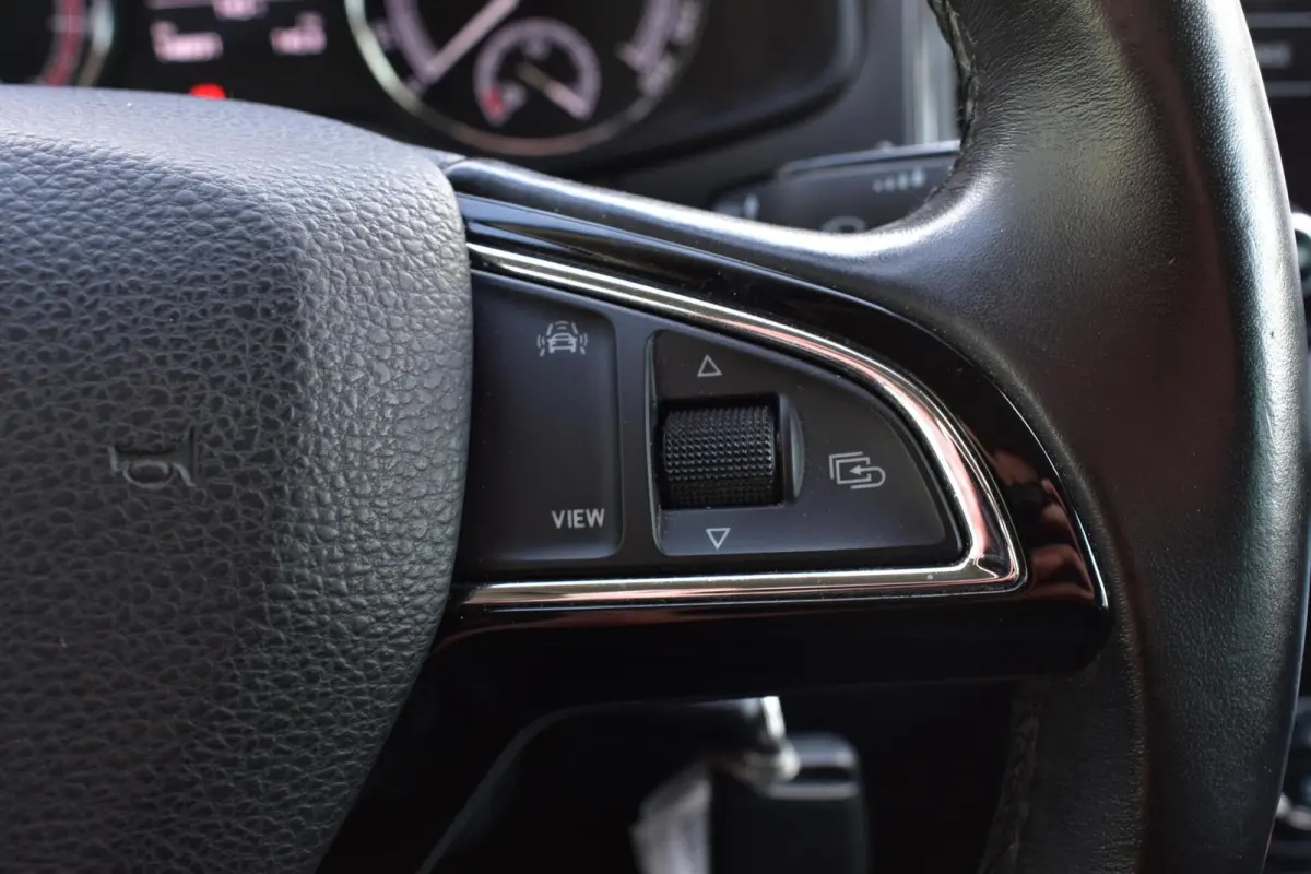 1.0 TSI Clever Edition|Cruise control|Navi|PDC|